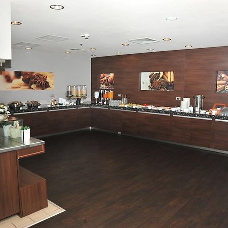 Hotel Ramada بيتستِ المظهر الخارجي الصورة