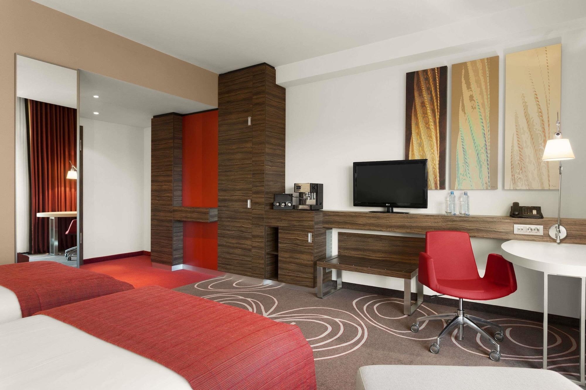 Hotel Ramada بيتستِ المظهر الخارجي الصورة