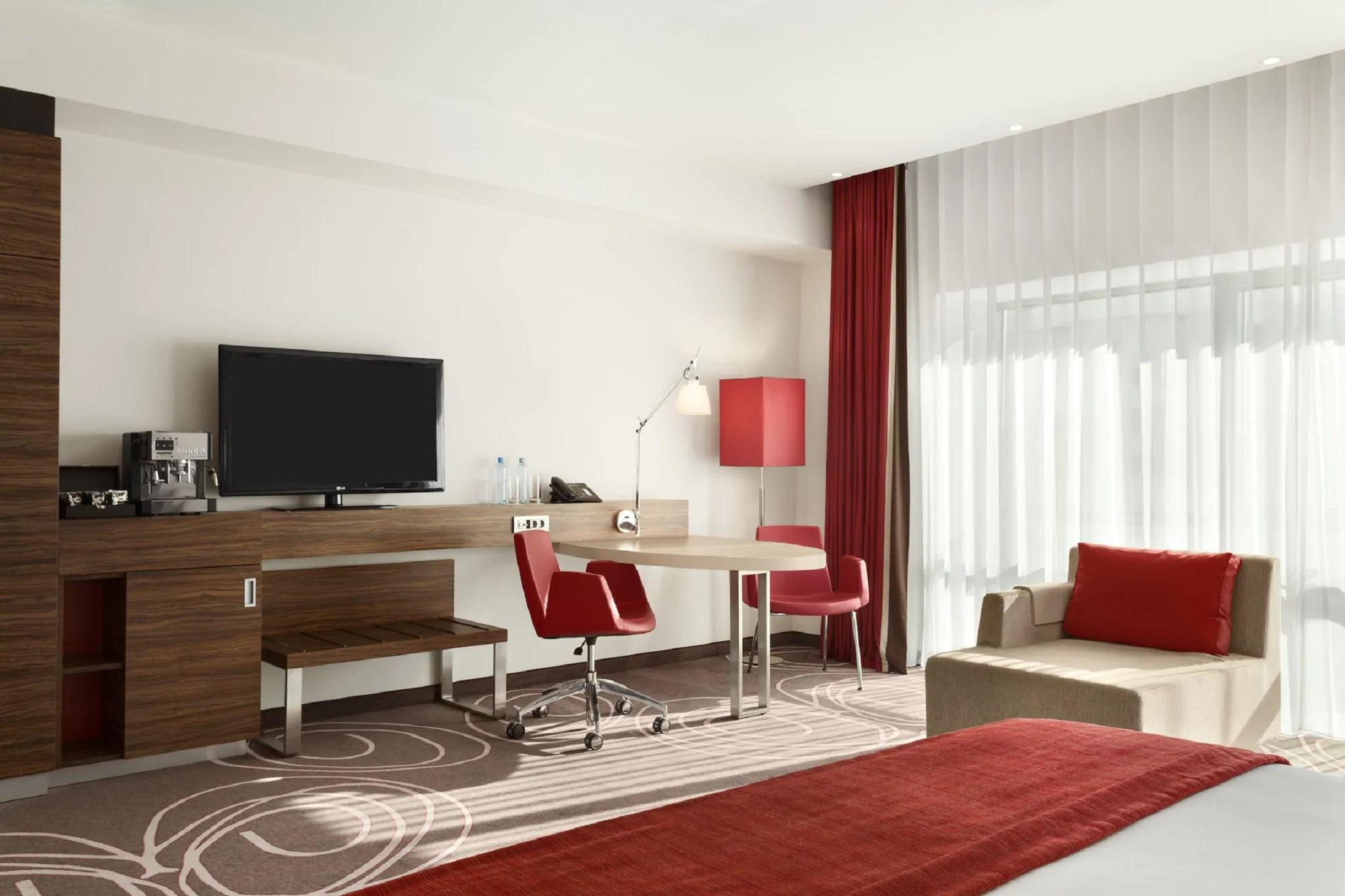 Hotel Ramada بيتستِ المظهر الخارجي الصورة