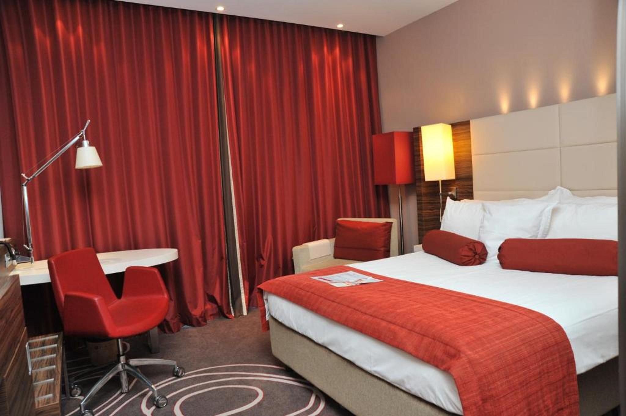 Hotel Ramada بيتستِ المظهر الخارجي الصورة