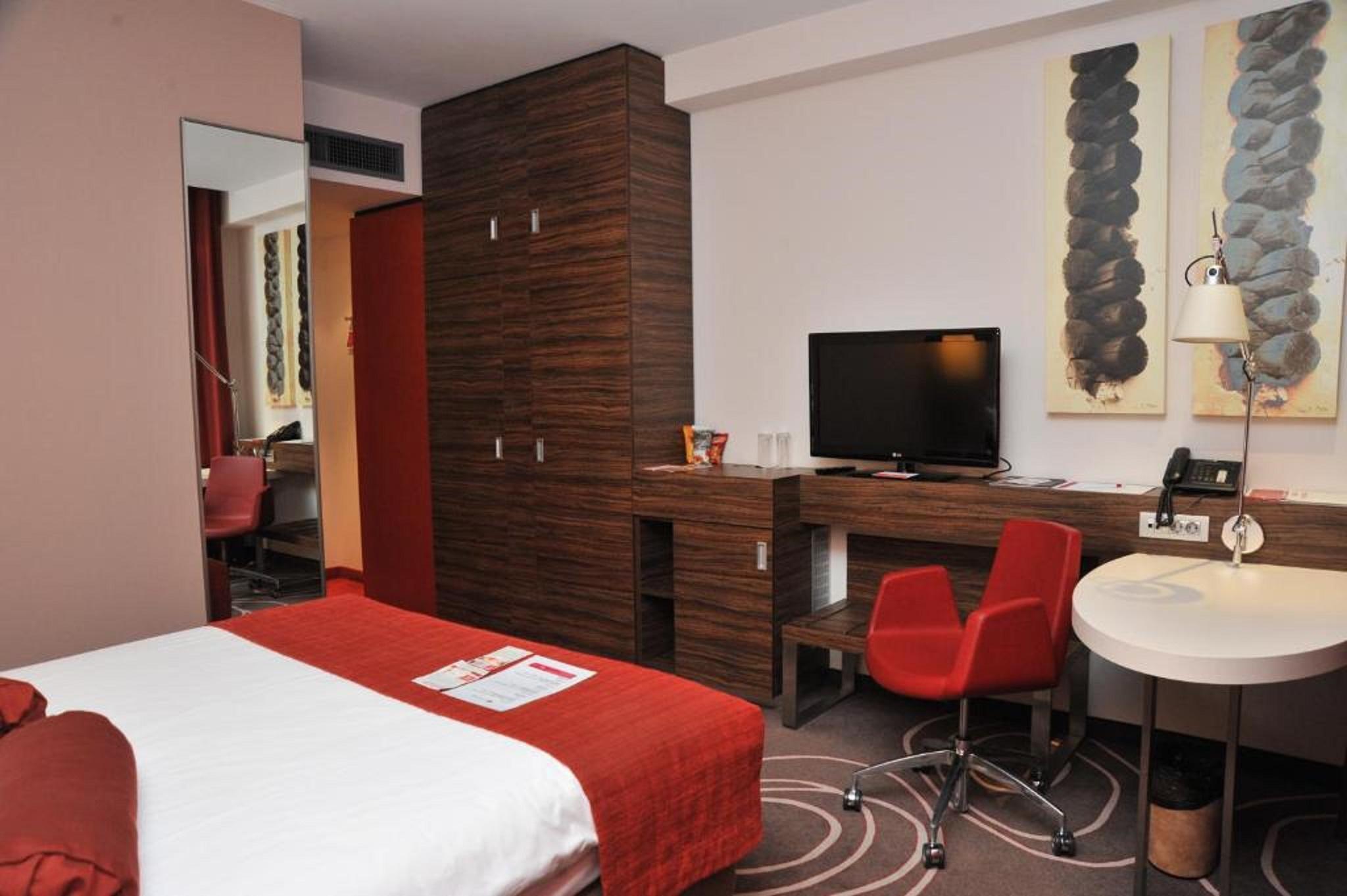 Hotel Ramada بيتستِ المظهر الخارجي الصورة