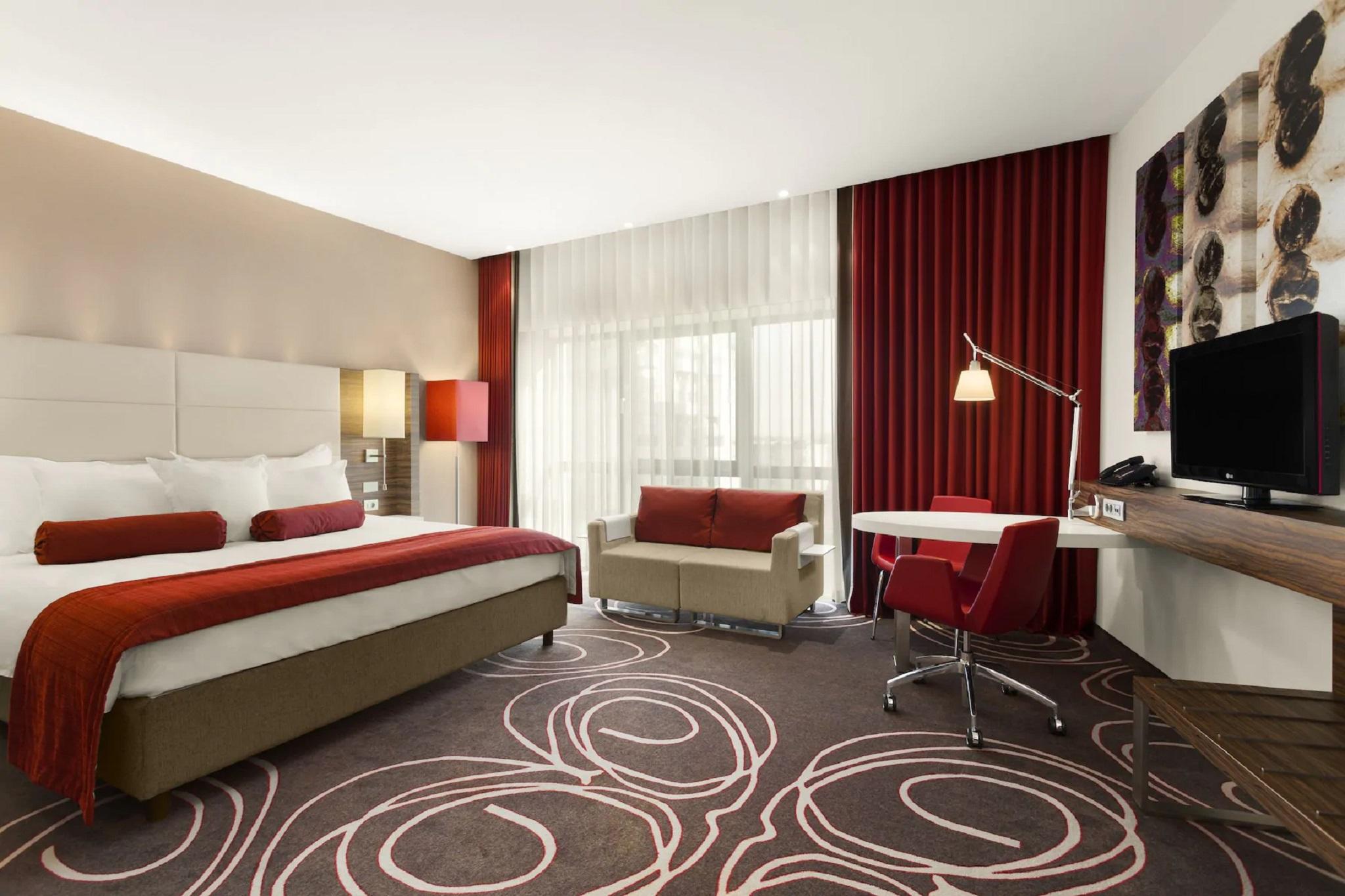 Hotel Ramada بيتستِ المظهر الخارجي الصورة