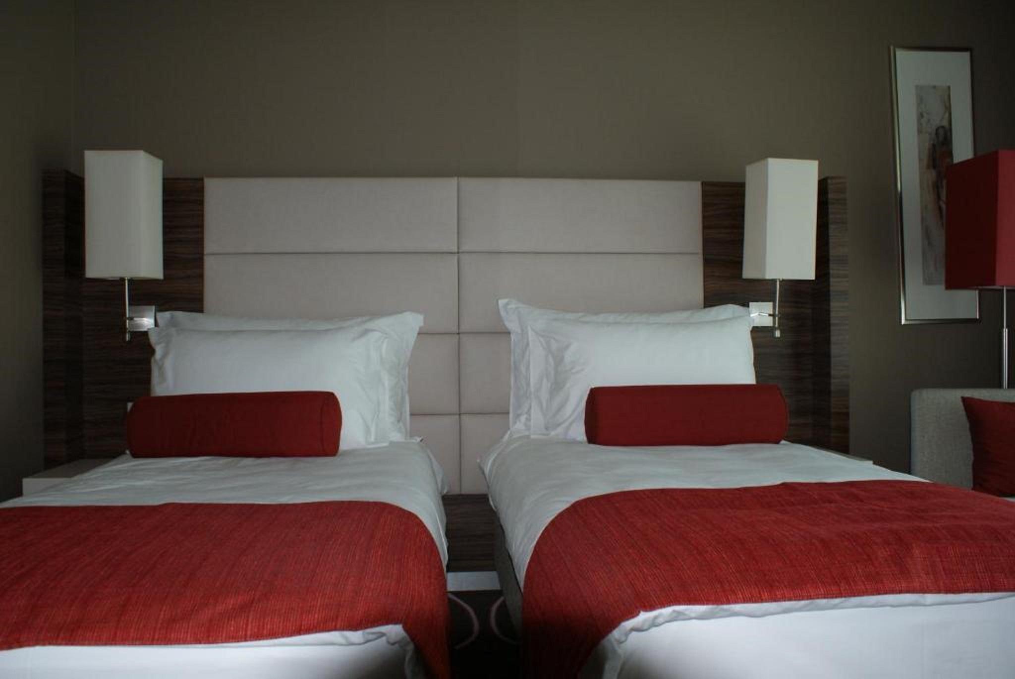 Hotel Ramada بيتستِ المظهر الخارجي الصورة