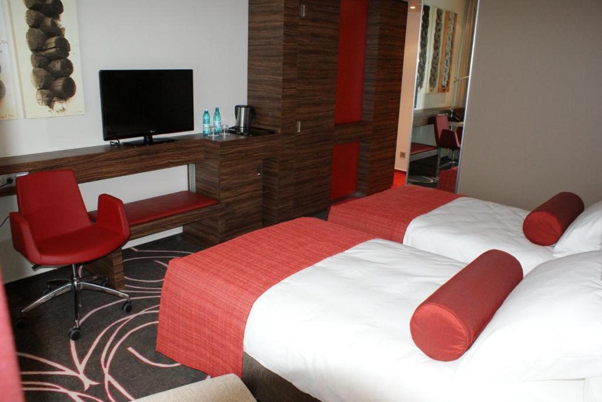 Hotel Ramada بيتستِ المظهر الخارجي الصورة