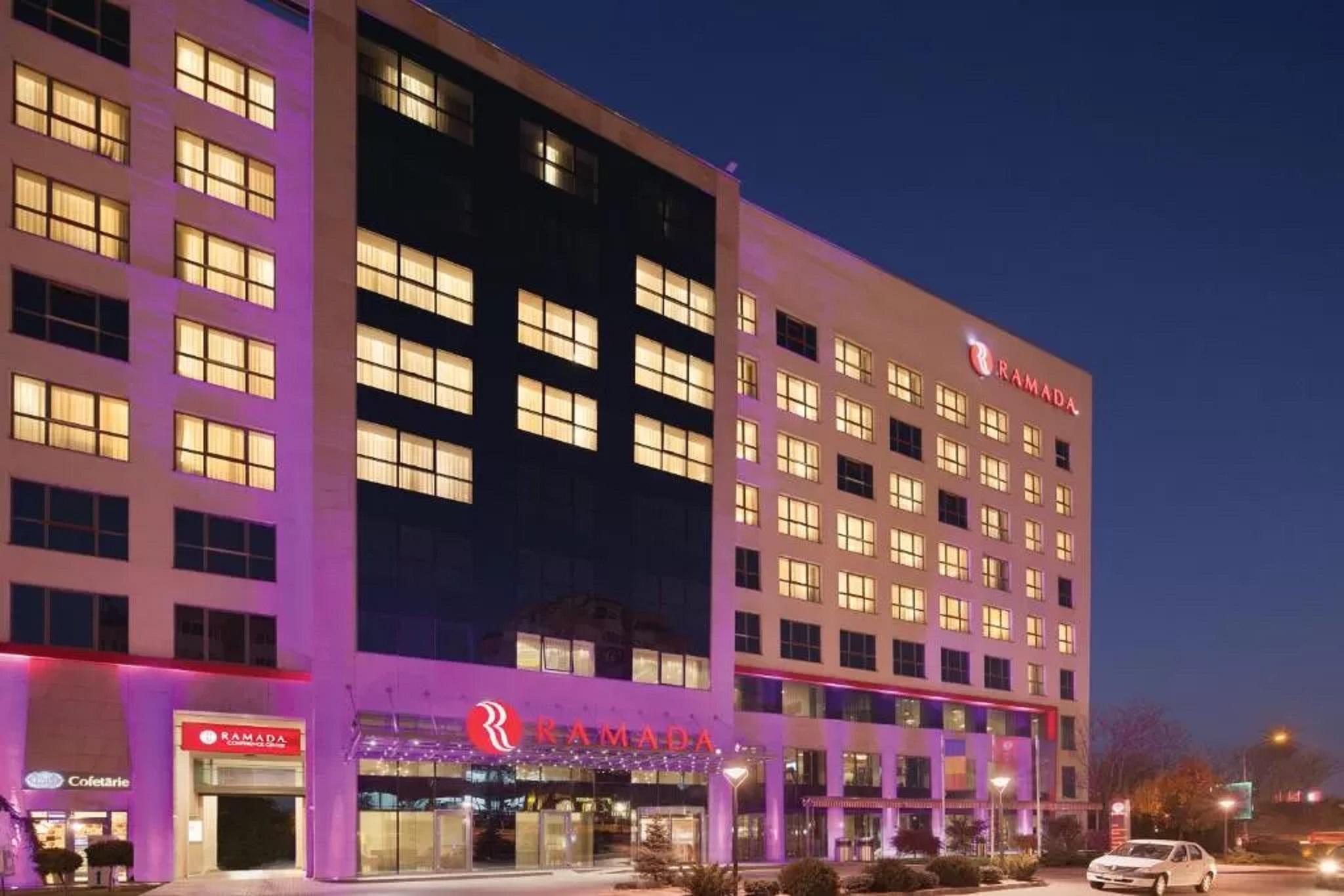 Hotel Ramada بيتستِ المظهر الخارجي الصورة