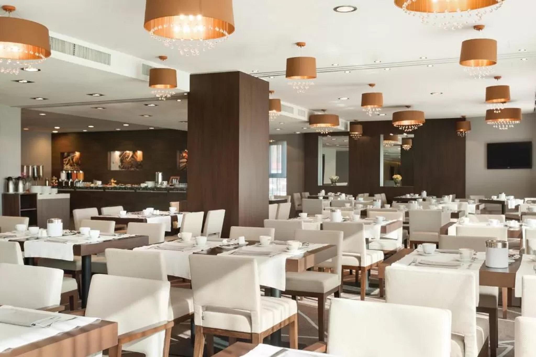 Hotel Ramada بيتستِ المظهر الخارجي الصورة