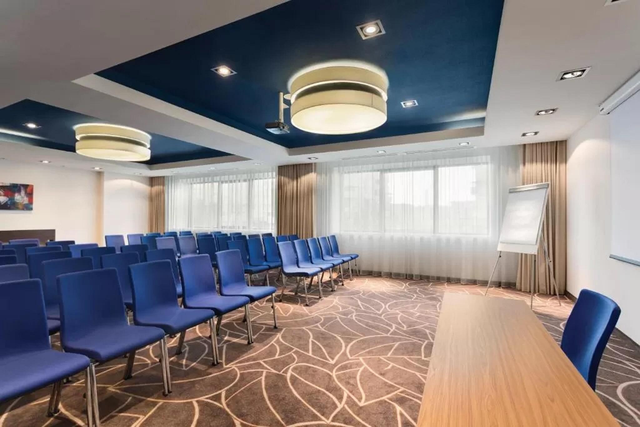 Hotel Ramada بيتستِ المظهر الخارجي الصورة