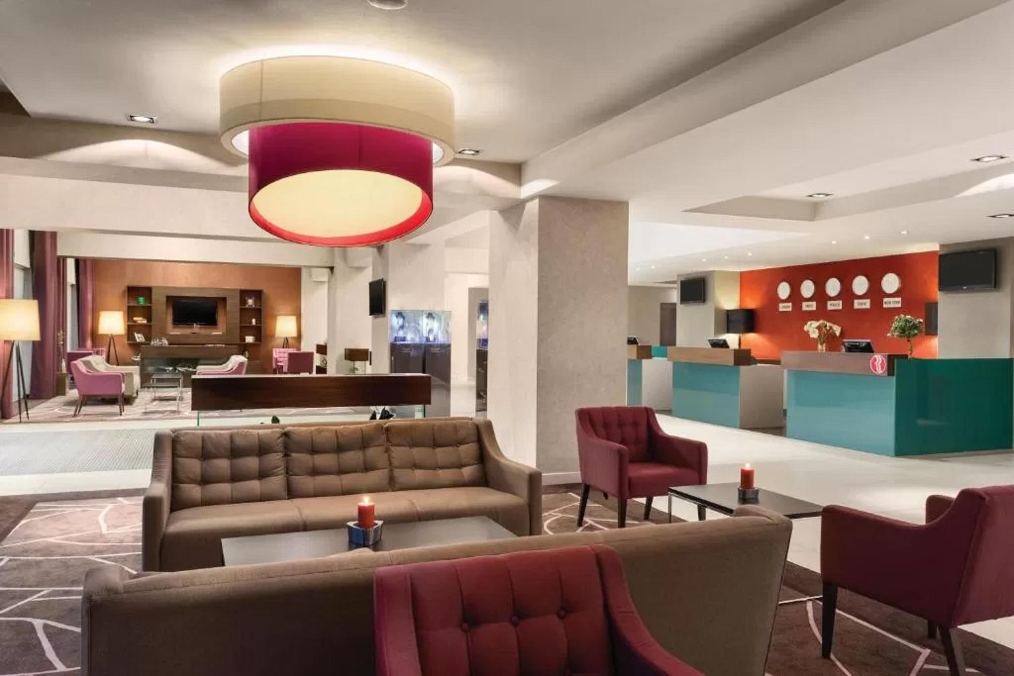 Hotel Ramada بيتستِ المظهر الخارجي الصورة