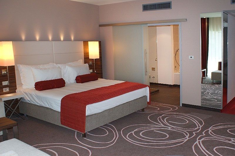 Hotel Ramada بيتستِ المظهر الخارجي الصورة
