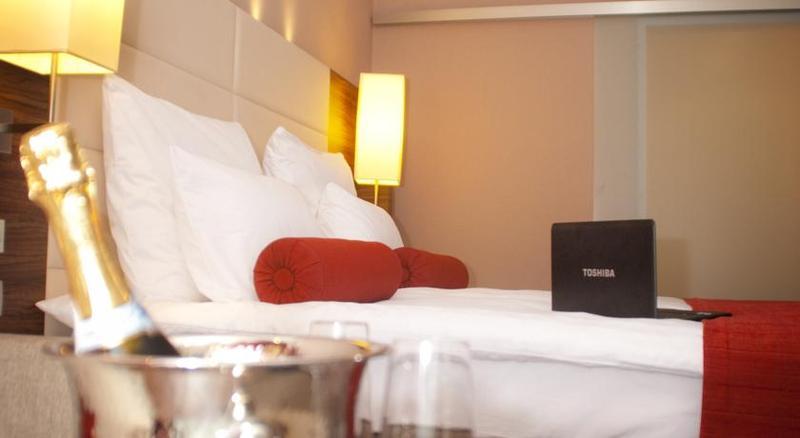 Hotel Ramada بيتستِ المظهر الخارجي الصورة