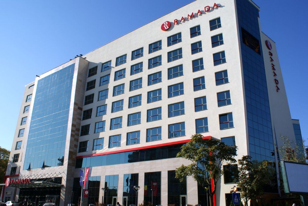 Hotel Ramada بيتستِ المظهر الخارجي الصورة