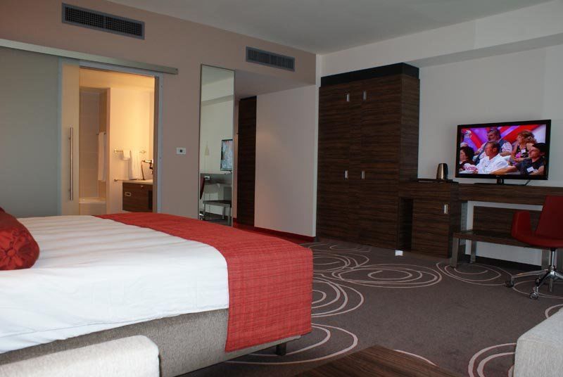Hotel Ramada بيتستِ المظهر الخارجي الصورة