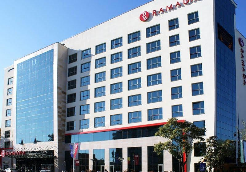 Hotel Ramada بيتستِ المظهر الخارجي الصورة