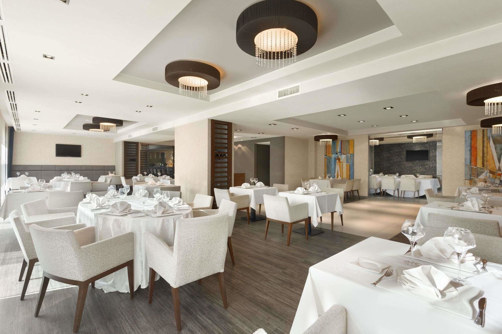 Hotel Ramada بيتستِ المظهر الخارجي الصورة